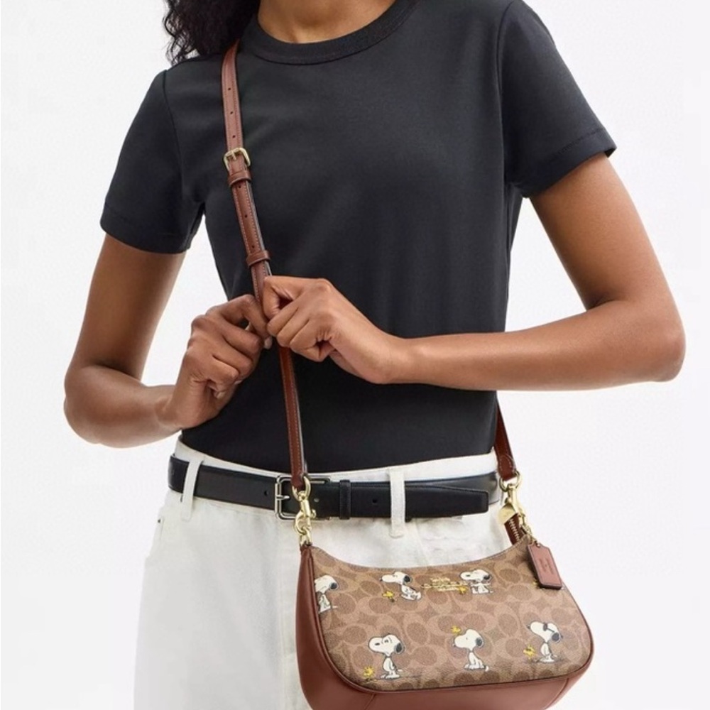 NWT!Coach X Peanuts Teri Shoulder Bag In Signature With Snoopy Print(CBJ88) - Picture 3 of 8